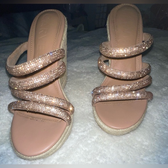 Beautiful wedges size 7 women with diamonds/jewels - Picture 1 of 9